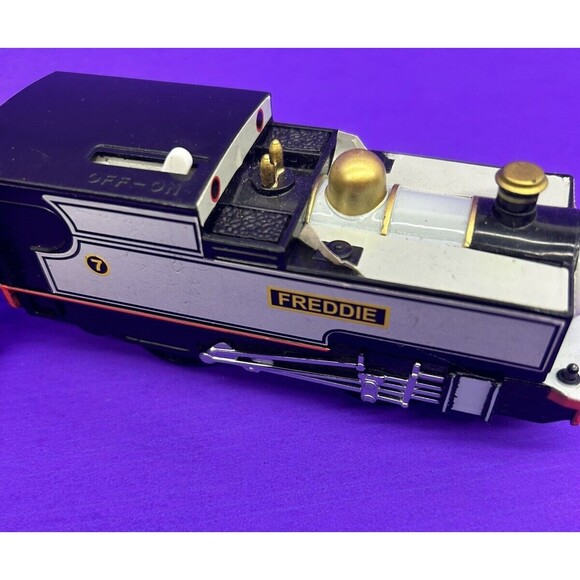 Thomas & Friends Trackmaster Motorized Fearless Freddie w/Black Car - Picture 3 of 8